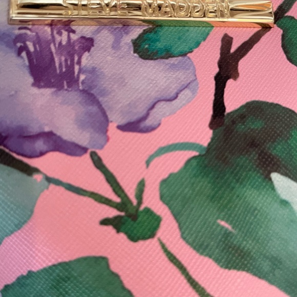 Steve Maden floral purse with gold tone hardware - Picture 11 of 11